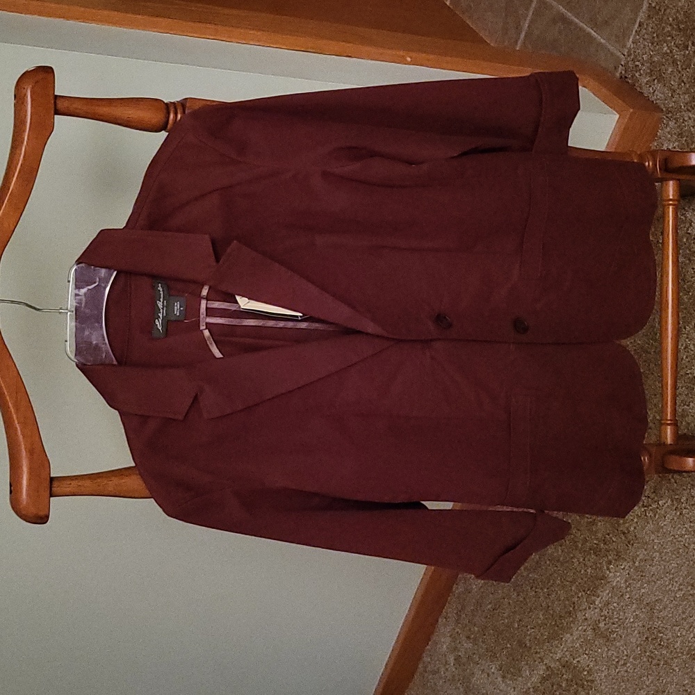 Eddie Bauer blazer. Great for business, travel, & leisure. Fall color 🍁